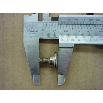 Vis à tête cylindrique 6 mm Sym origine