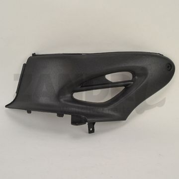 Capot autour du repose-pieds gauche 50QT-E1-050207