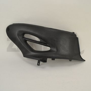 Capot autour du repose-pieds droit 50QT-E1-050208